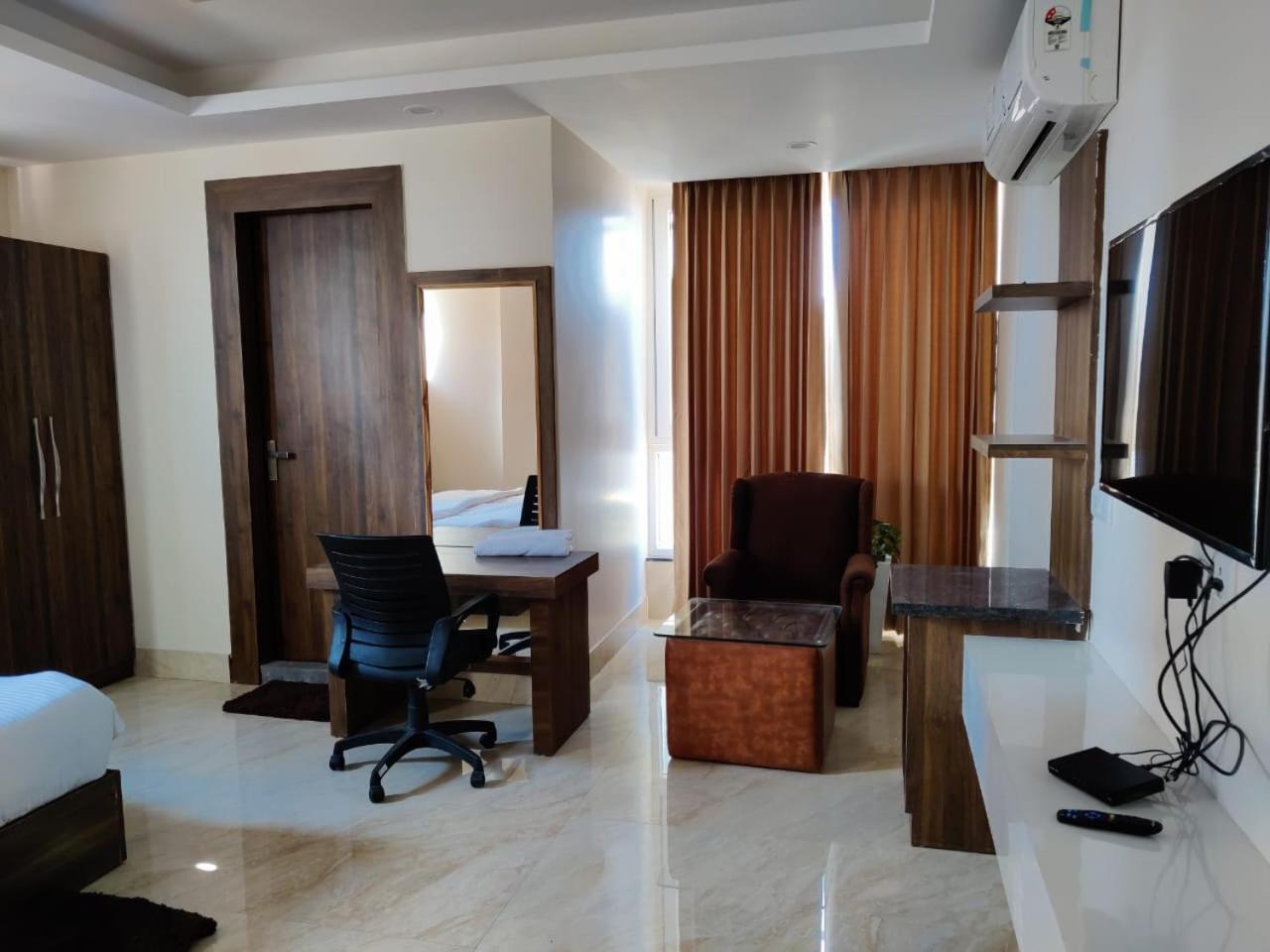 Hotel Maira 德拉敦 外观 照片